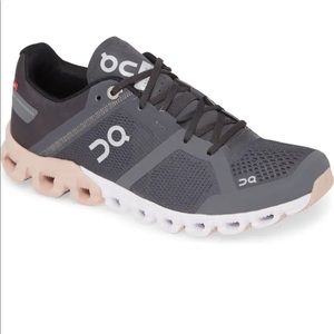 Women’s Oncloud Clowdflow running shoe